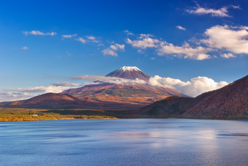 [image]本栖湖から見える富士山