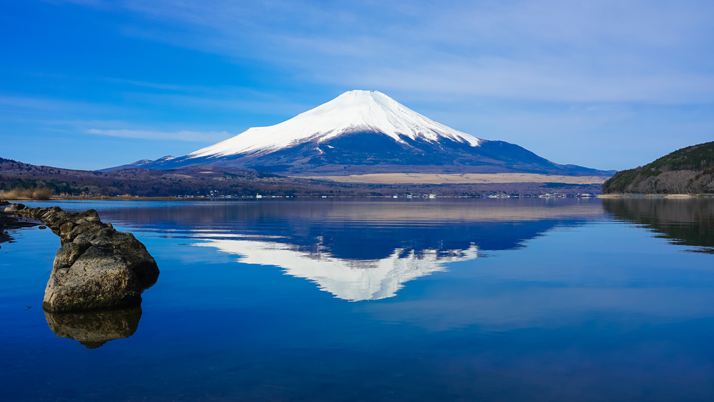 [image]山中湖から見える富士山