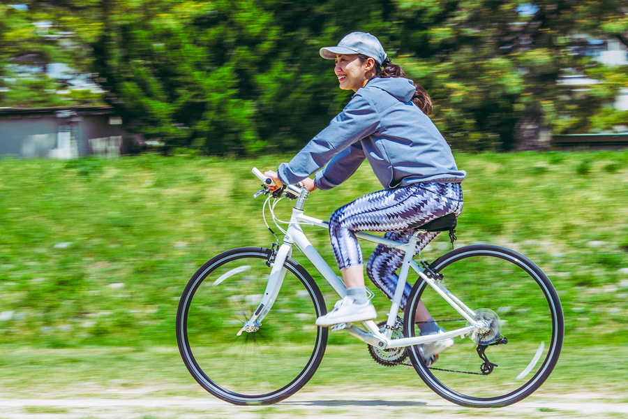 [image]女性のサイクリング
