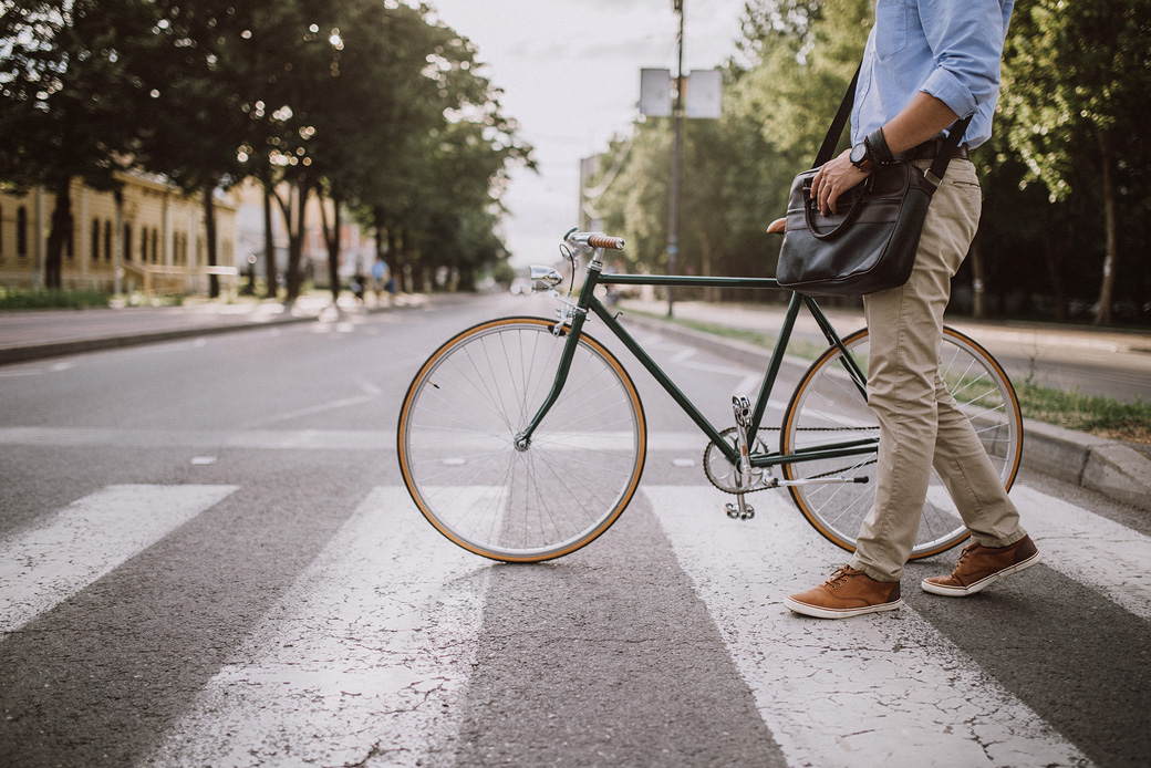[image]サイクリングで道路を横断