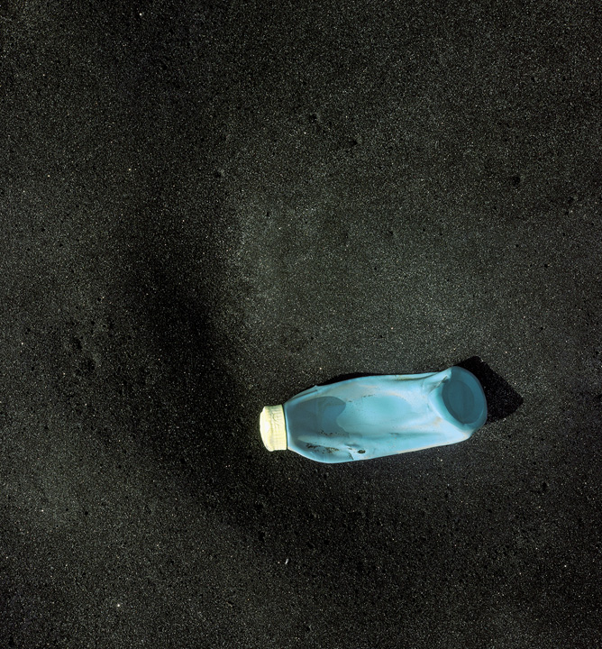 [image]「プラスチックス」1988-1989年 ©Shomei Tomatsu - INTERFACE