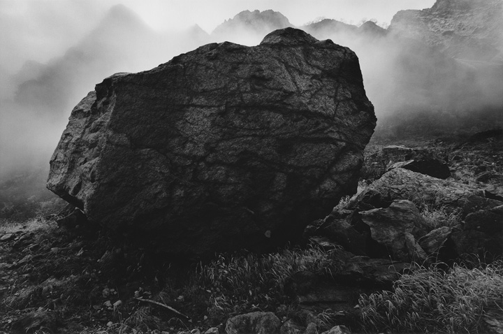 [image]第一部　「天と地のあいだ・日本アルプス」 カールの底の巨岩・日本アルプス　1985年